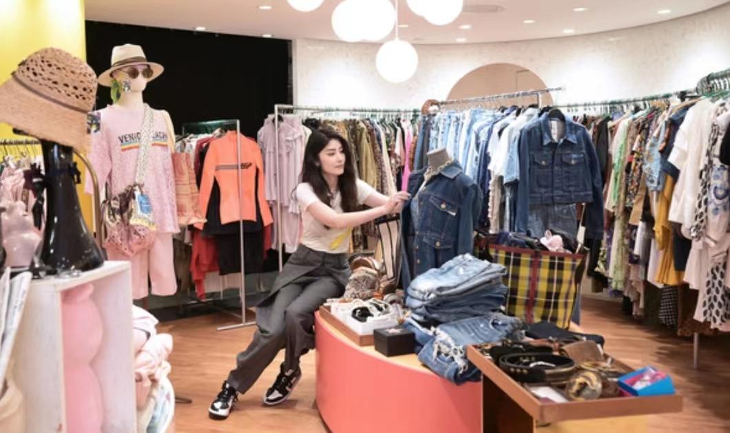 壮观！知名港星捐近8千件物品义卖，最便宜几十块致店外排起长龙-香港捐款演员名单