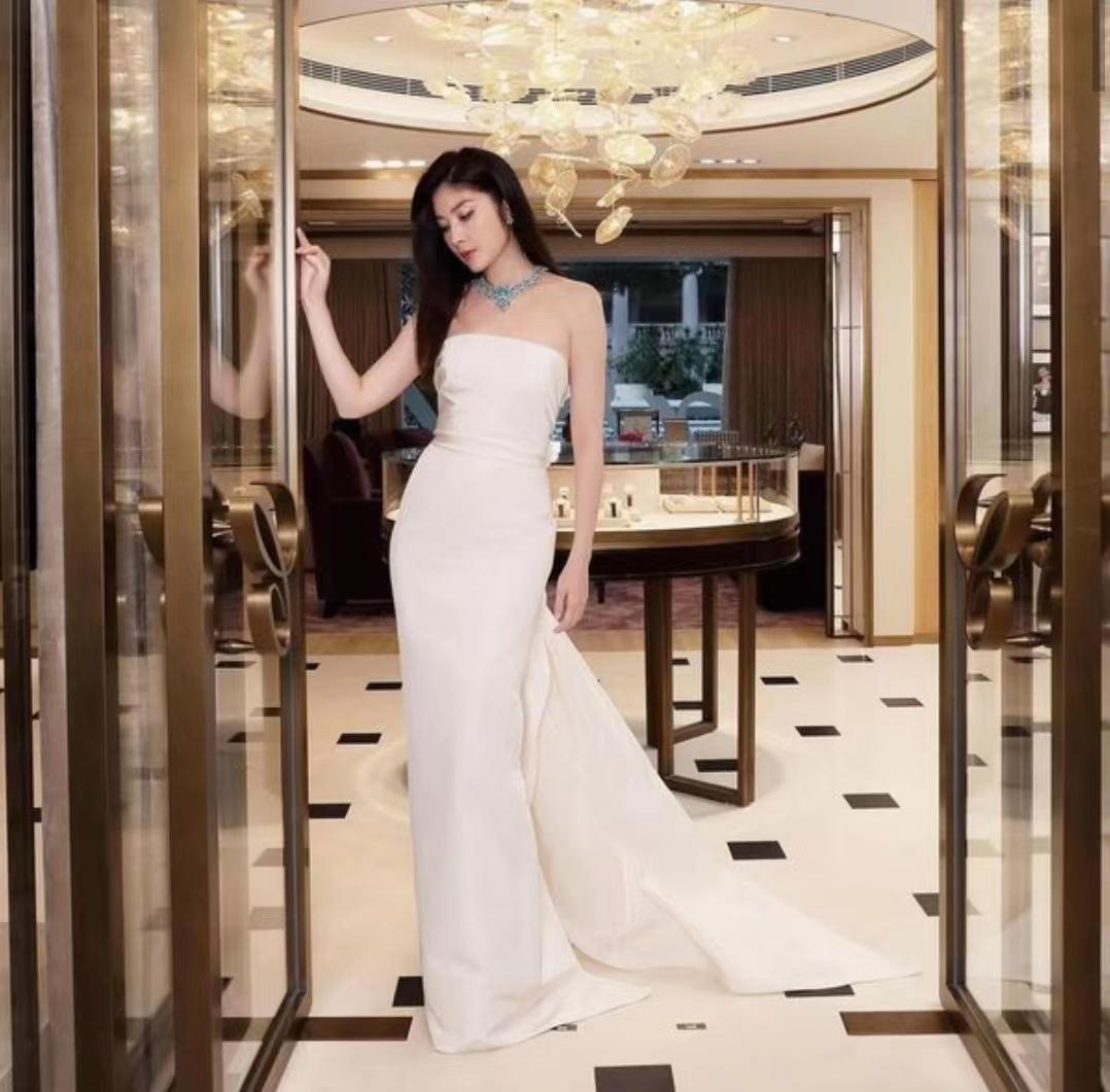 壮观！知名港星捐近8千件物品义卖，最便宜几十块致店外排起长龙-香港捐款演员名单