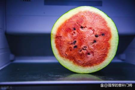 西瓜盖上保鲜膜再放入冰箱，会加速细菌繁殖吗？蚂蚁庄园今日答案（西瓜盖保鲜膜放冰箱三天能吃吗）