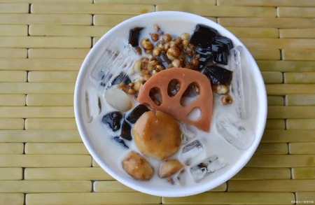 苏轼诗句椰树之上采琼浆捧来一碗白玉香指的是什么？蚂蚁庄园答案（苏轼诗句椰树之上采琼桨）