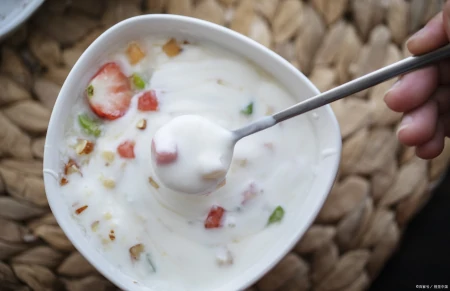 苏轼诗句椰树之上采琼浆捧来一碗白玉香指的是什么？蚂蚁庄园答案（苏轼诗句椰树之上采琼桨）