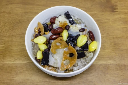 苏轼诗句椰树之上采琼浆捧来一碗白玉香指的是什么？蚂蚁庄园答案（苏轼诗句椰树之上采琼桨）