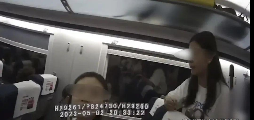 高铁掌掴事件通报来了！画面曝光女子二次动手，定性互殴无争议-高铁上被打