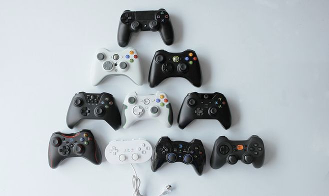 PC游戏手柄避坑推荐：比XBOX和PS4手柄便宜一半，手感竟一样？（pc游戏手柄性价比）