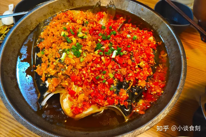 高考结束，小伙晒吃的饭菜走红，看完剩菜，网友：“同款”亲妈-高考后的饭局