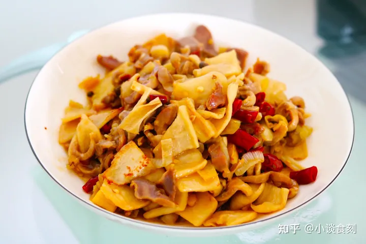 高考结束，小伙晒吃的饭菜走红，看完剩菜，网友：“同款”亲妈-高考后的饭局