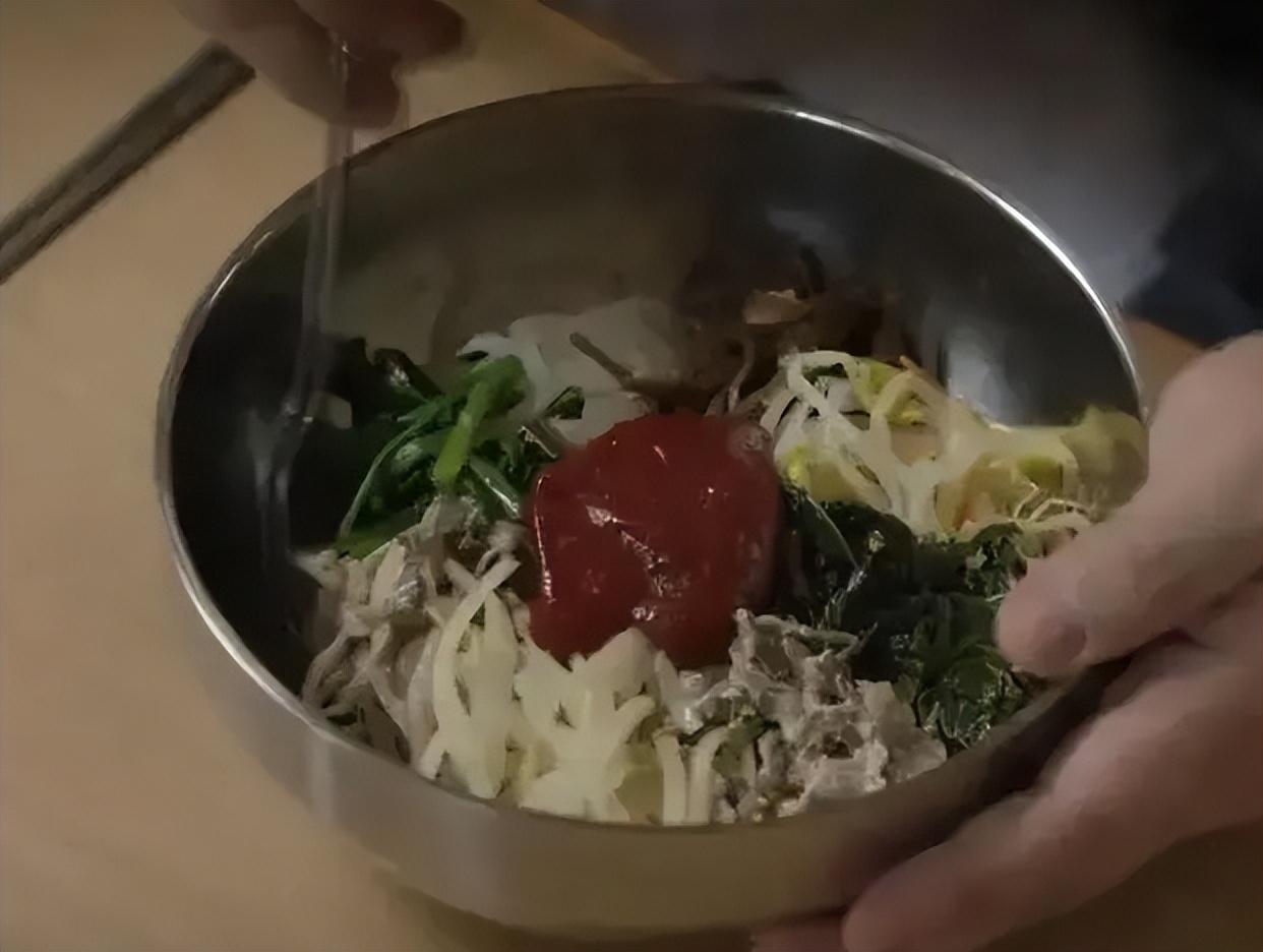 高考结束后的饭菜反差大，让学生猝不及防，父母：不伺候了-高考结束吃饭说说简短一句话