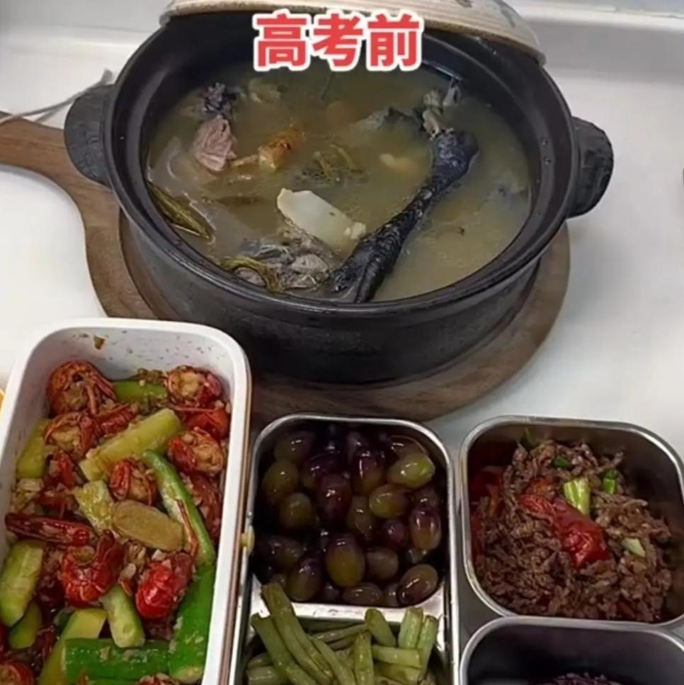 等我被名校录取的！学生晒高考前后伙食照对比，主打一个两极反转-高考前饭菜高考后饭菜
