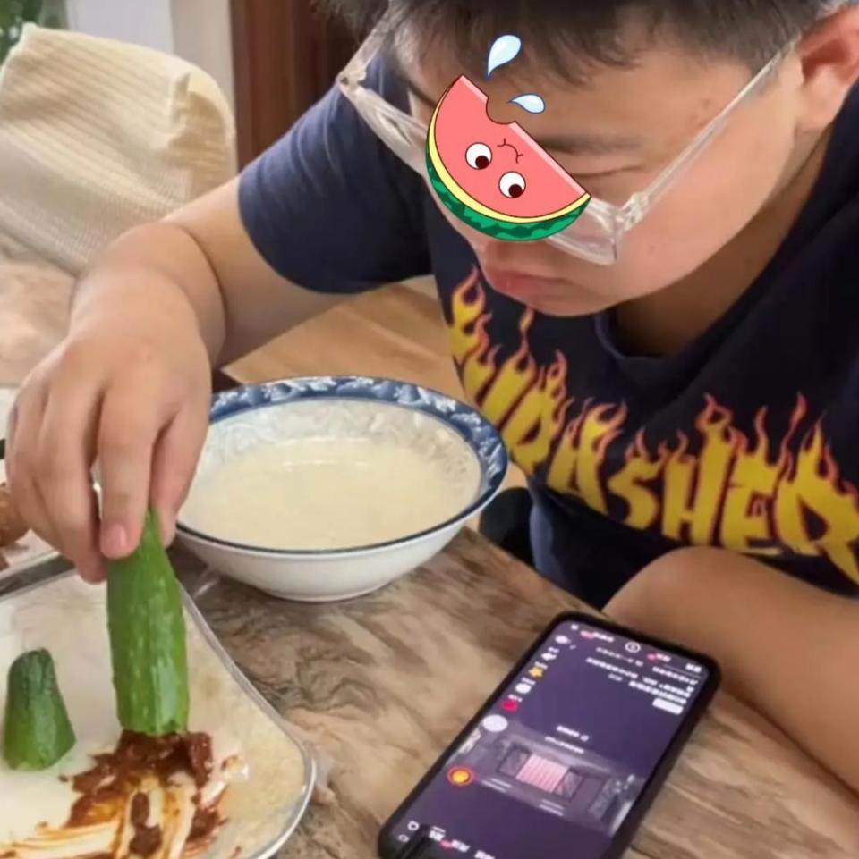 等我被名校录取的！学生晒高考前后伙食照对比，主打一个两极反转-高考前饭菜高考后饭菜