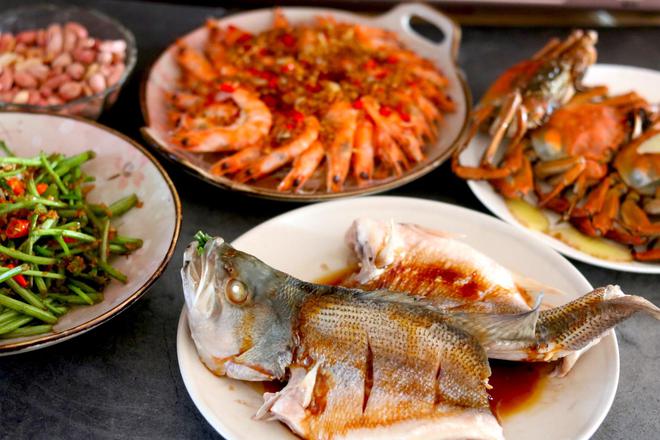 江西小伙晒高考前后伙食差距，果然是亲妈，网友：没对比就没伤害-高考前后饭菜对比分析