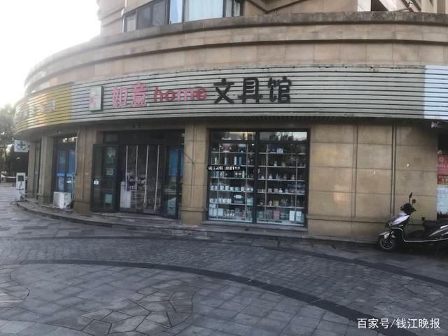 有的花掉好几千！不少小学生痴迷的奥特曼卡牌，你家玩吗（在中国小学生玩奥特卡片）