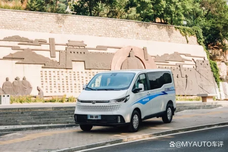 上汽大通V70对比福特全顺，打败轻客的，或许是跨界？（新全顺与大通v90比哪辆车更好）