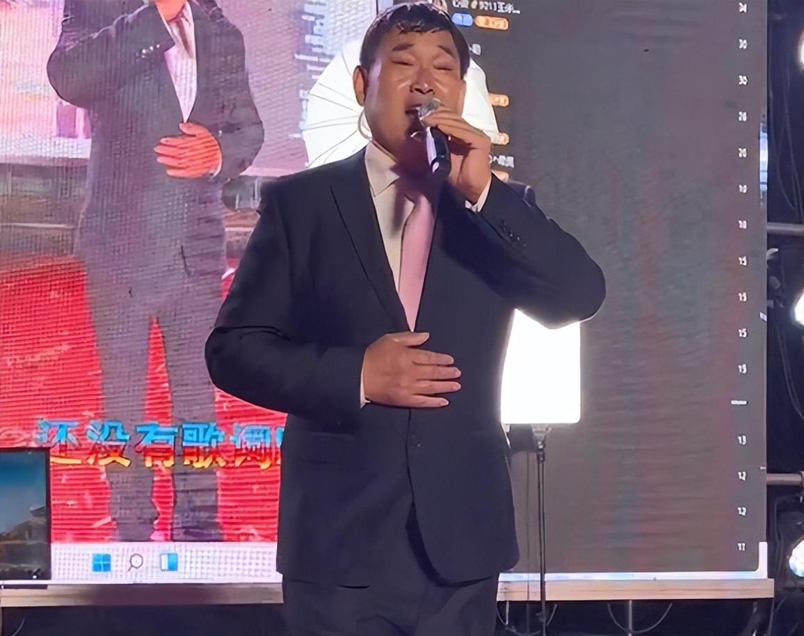 网红一姐唐艺开演唱会，花1200万邀大衣哥现场助阵，称其亚洲巨星（网红唐艺唱的歌曲）