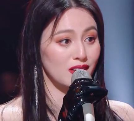 唐艺：“抖音网红一姐”，拥有4000万粉丝，上综艺却惨遭评委痛批（抖音网红唐艺简介）