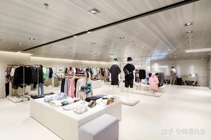 UR——力不众心的社交品牌