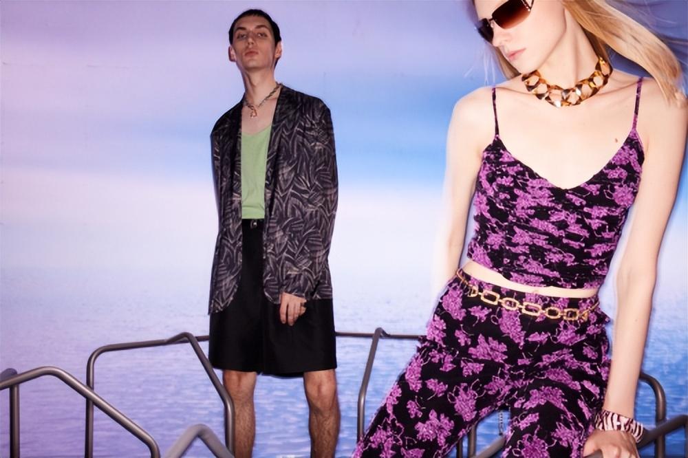 从默默无闻到全球开店，UR（URBAN REVIVO）见证中国时尚业发展（ur品牌介绍创始人信息）