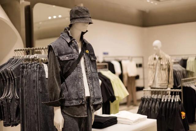 UR创始人李明光：快时尚的精髓是「时尚」而不是「快」｜厚雪公司36专访（ur集团怎么样）