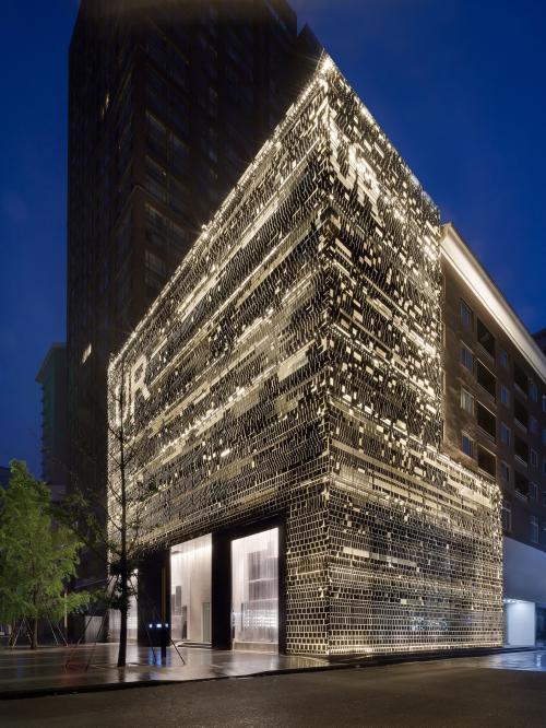 UR超越国际大牌背后：深挖国货崛起的底层动力（ur档次相当于中国的什么）