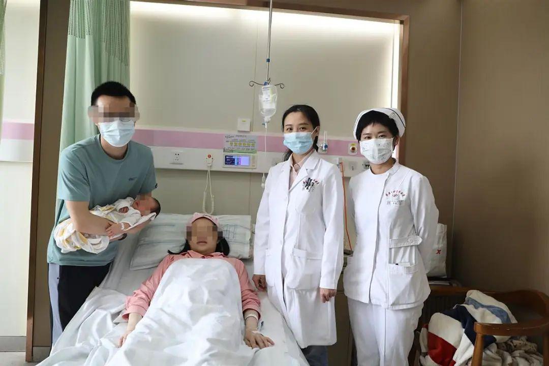 出现概率仅百万分之一，武汉夫妻诞下“镜面宝宝”-武汉新婚夫妇