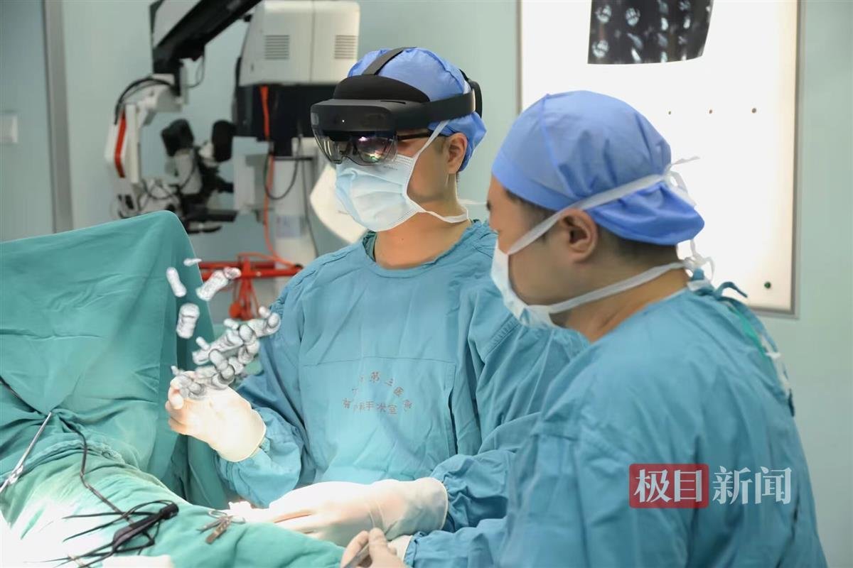 全国首例！武汉专家“透视眼”下切除“蟹钳宝宝”多余手指-首批赴武汉专家组成员