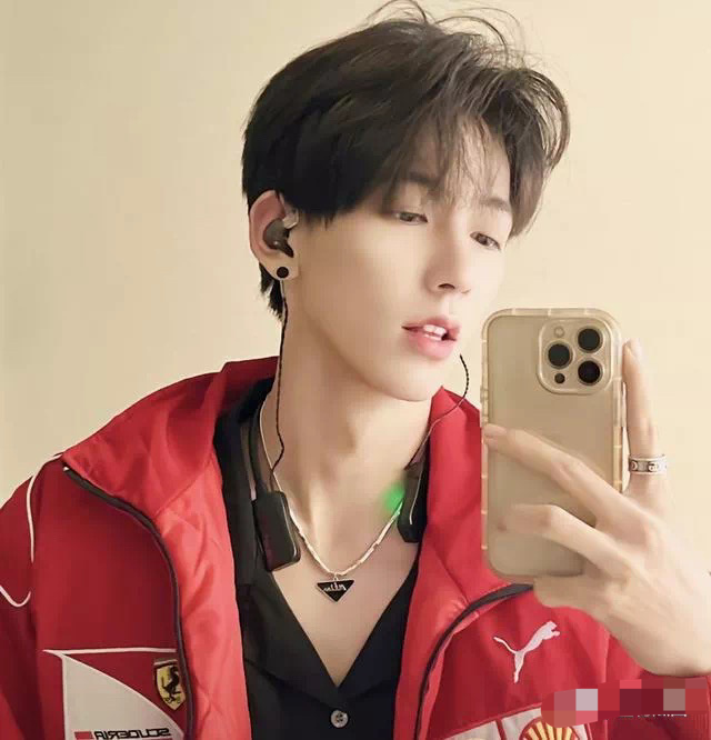 突发，21岁机车男网红在隧道内与逆行翘头摩托车相撞，撞击时速160，2男2女当场死亡！-摩托车隧道车祸