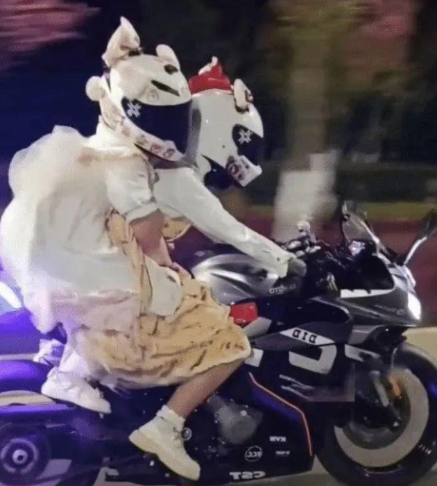 飙281迈！车辆失控，赛车专家张雷当场身亡，殡仪馆人员发声确认-赛车手张磊图片