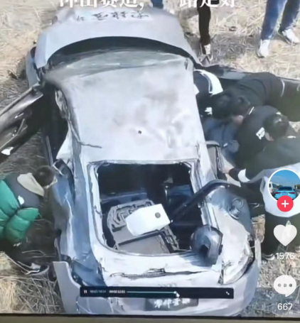 飙281迈！车辆失控，赛车专家张雷当场身亡，殡仪馆人员发声确认-赛车手张磊图片