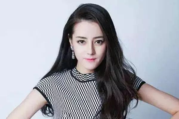 2019抖音粉丝排行榜前10：迪丽热巴登顶（抖音粉丝排行榜前500最新）