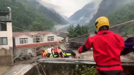 四川平武强降雨 绵阳消防再次营救25名被困人员（绵阳平武车祸图片）
