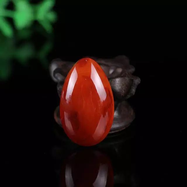 南红丨火焰纹的南红图片-南红火焰纹怎么形成的