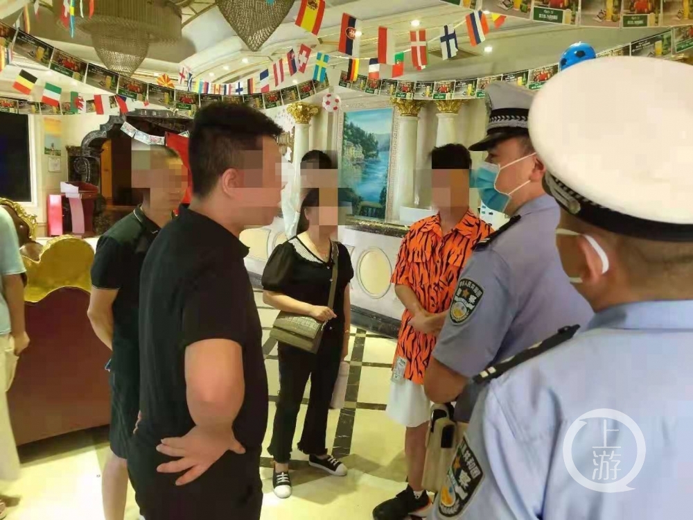 遭遇“入职先交押金”套路，小伙和家人选择了报警-员工入职交押金合理吗?