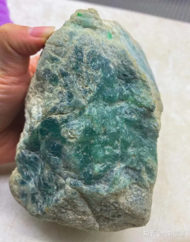 翡翠原石真假辨别方法，你都知道哪些？（翡翠原石怎么看真假 鉴别方法）