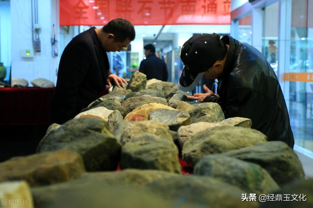 翡翠原石怎么辨别，六个方式避开翡翠原石人工处理陷阱（翡翠原石的鉴别方法）