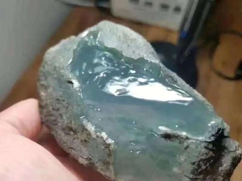 翡翠原石的鉴别 从以下几点开始（翡翠原石鉴定方法简单）