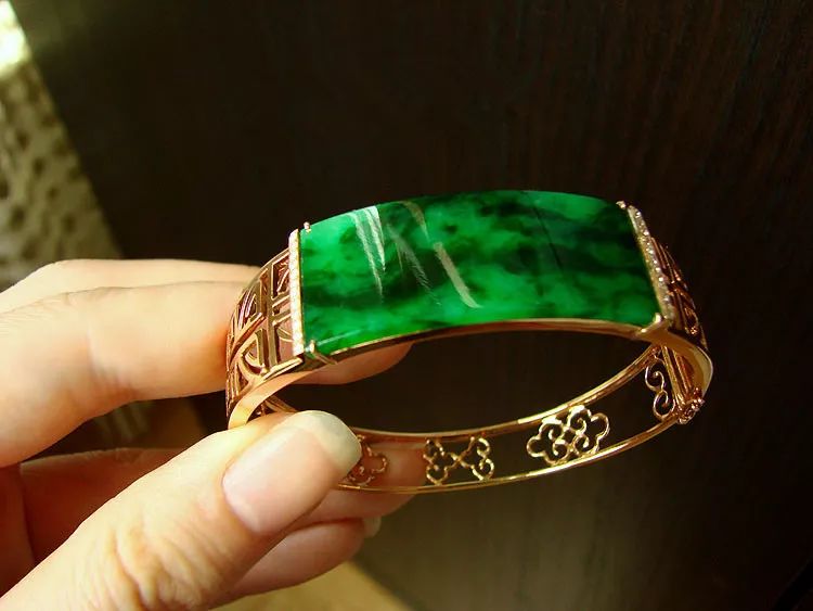 8000买的翡翠赌石，切开后都说是假的，结果出乎意料！（翡翠赌石实战攻略张代明）