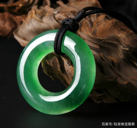 在翡翠市场中，“B货”翡翠不能买，那么它该如何鉴别呢？（翡翠b货属于翡翠吗）