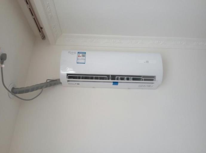 空调不制冷怎么办，别随便加氟，还有可能是这4个地方出问题（美的空调不制冷怎么处理）