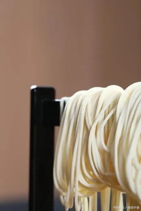 冬吃馄饨夏吃面，夏至可以试试有面的小火锅-火锅店用哪种火锅好