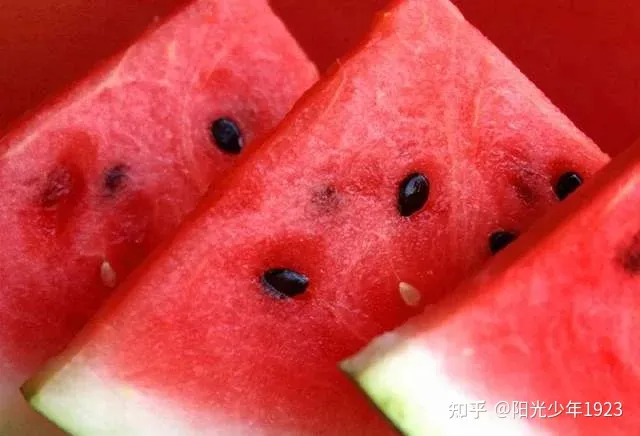 夏至“吃凉不吃寒”，少吃2种水果，多吃4种蔬菜，清爽解暑不上火-夏天能不能吃凉的