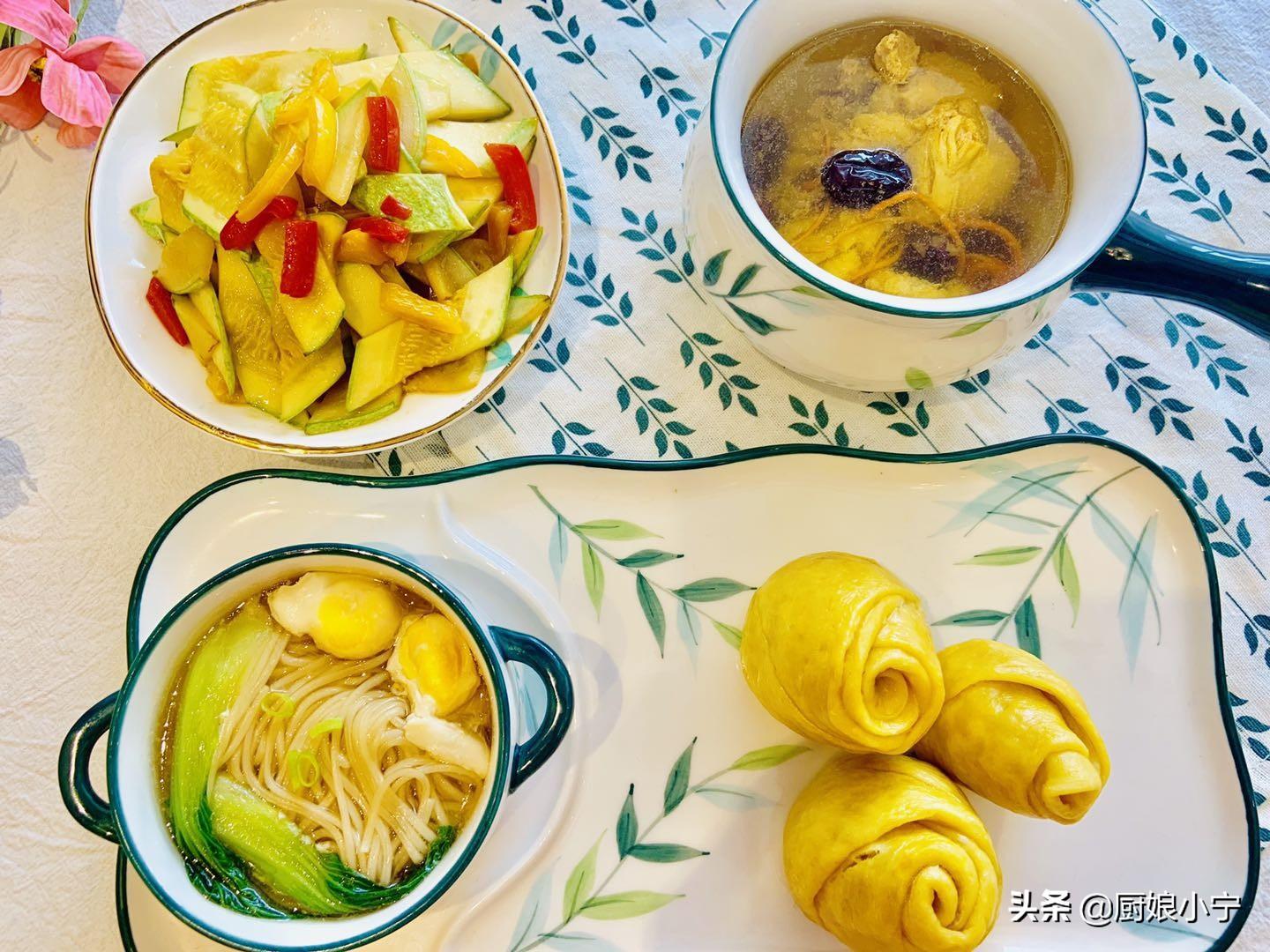 晒一晒我家月嫂做的月子餐，这样吃奶水多，刚出月子小肚子就平了（坐月子期间,月嫂吃住怎么解决）