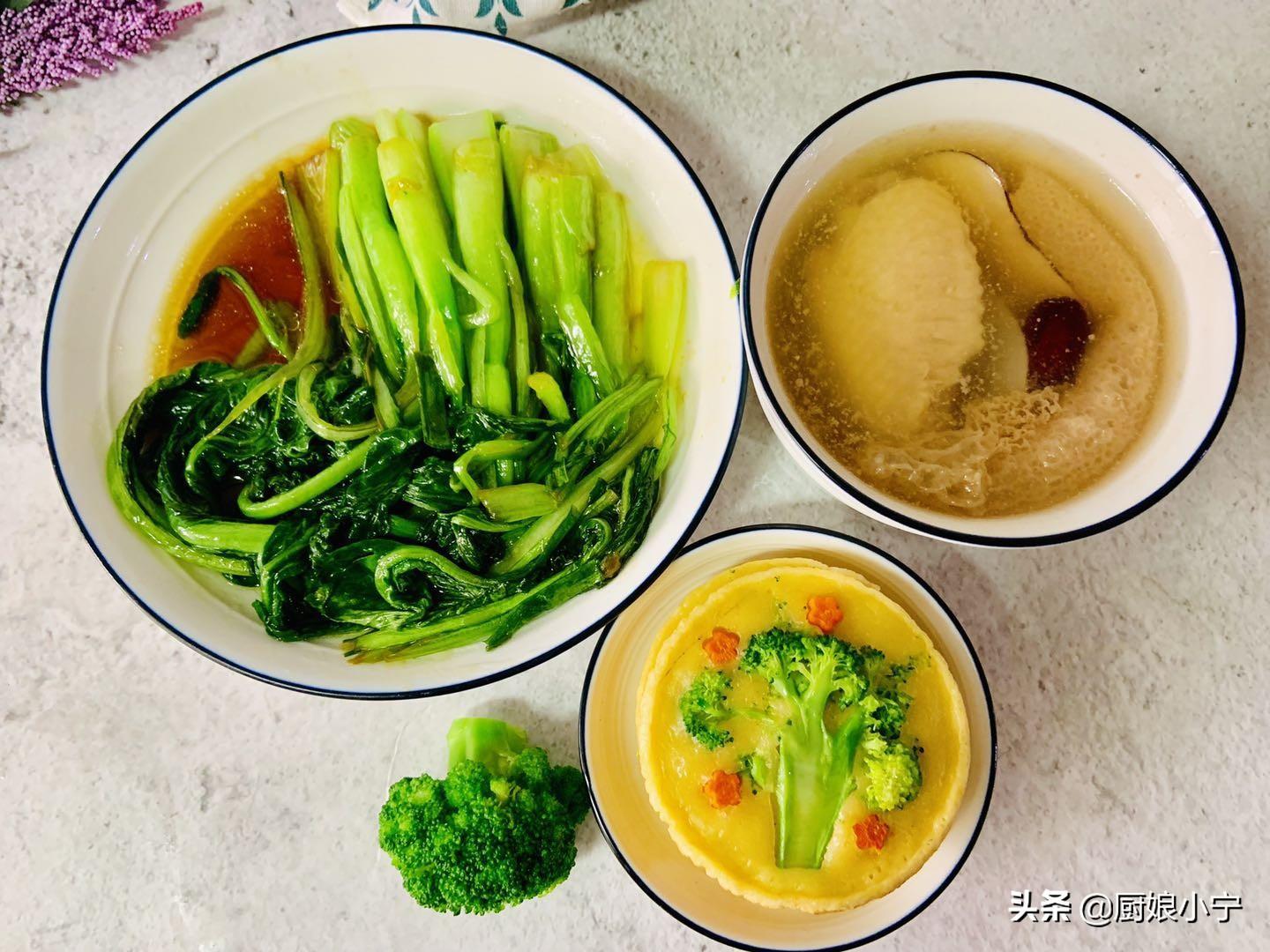 晒一晒我家月嫂做的月子餐，这样吃奶水多，刚出月子小肚子就平了（坐月子期间,月嫂吃住怎么解决）