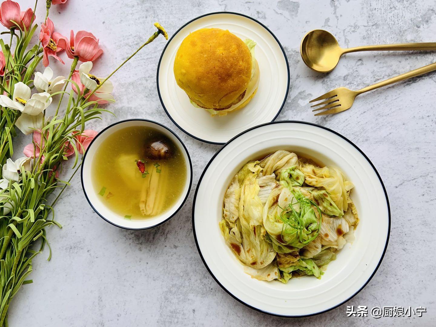 晒一晒我家月嫂做的月子餐，这样吃奶水多，刚出月子小肚子就平了（坐月子期间,月嫂吃住怎么解决）