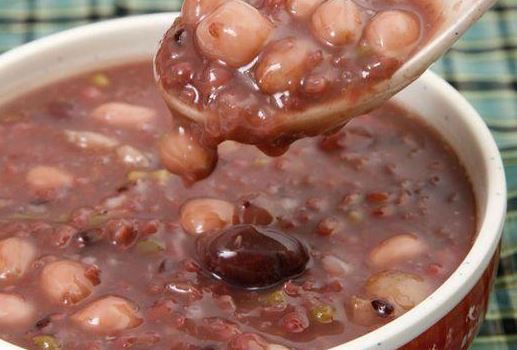 刚生完孩子的产妇吃什么好？月子餐30天食谱及做法（生完孩子坐月子食谱图片）