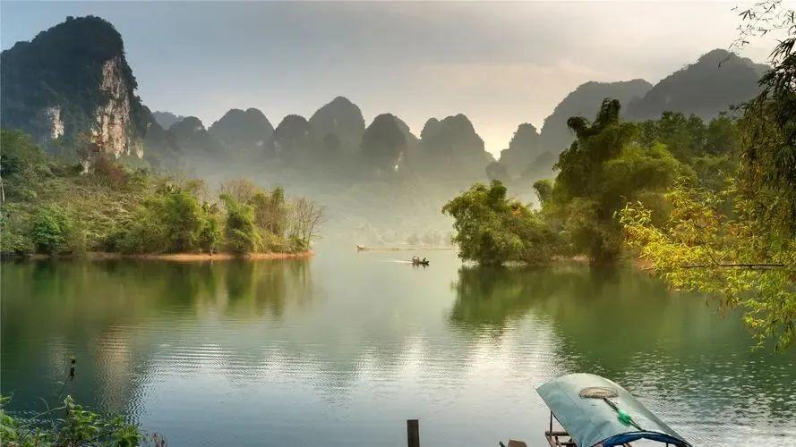 我的“自画像”（四年级语文下册第七单元作文范文第1-15篇）-四年级下册语文第七单元作文我的自画像男生450字