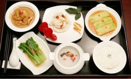 坐月子的月子餐怎么做 我来教你吧（做月子餐怎么做秋葵）