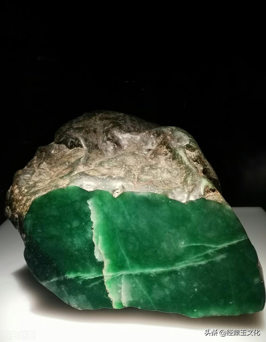 翡翠原石怎么辨别，六个方式避开翡翠原石人工处理陷阱-翡翠原石的鉴别方法?怎样的才会涨?