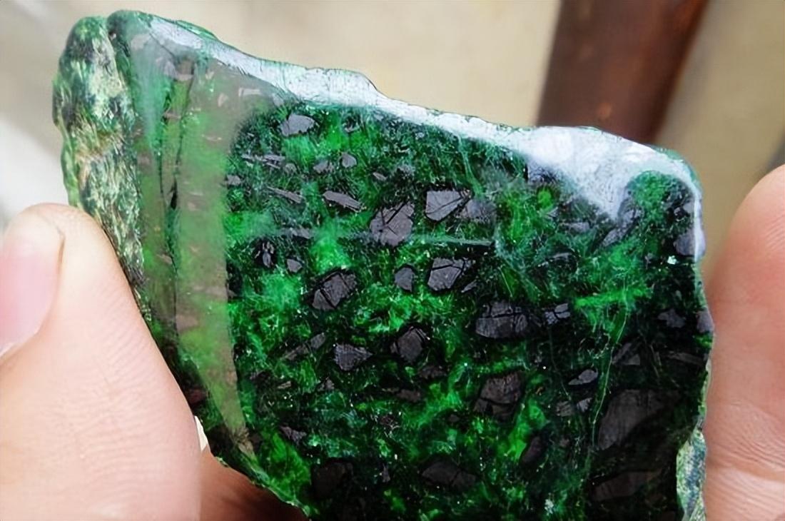 如何鉴别翡翠原石松花-如何鉴别翡翠原石松花鉴别翡