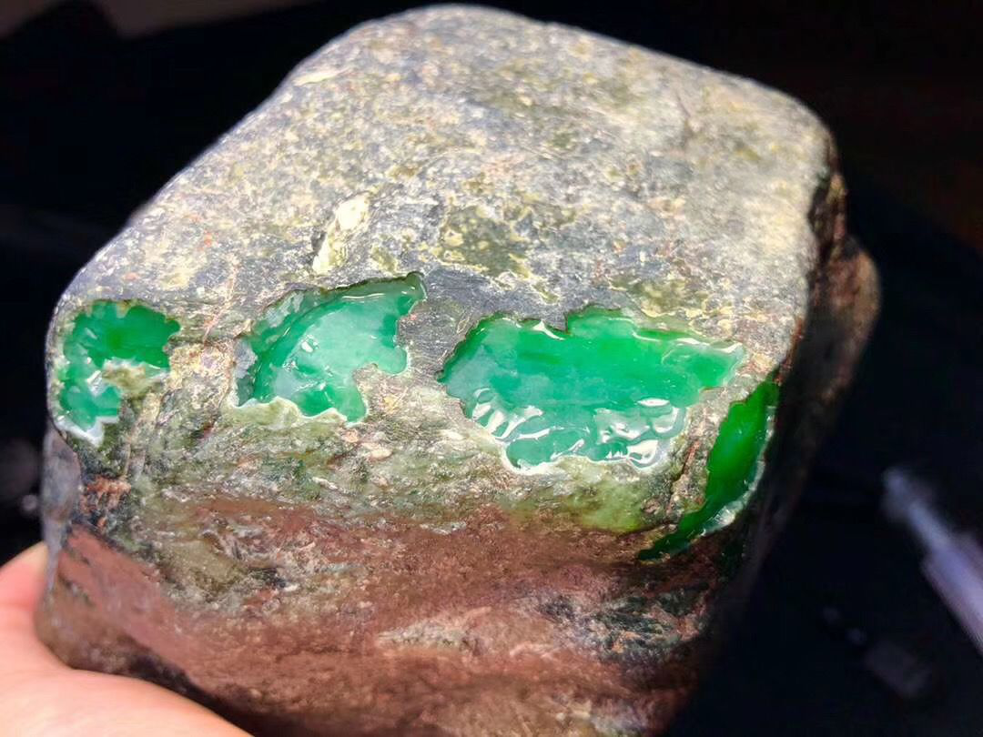 浅谈：鉴定真假翡翠原石的基本方法-浅谈:鉴定真假翡翠原石的基本方法和技巧