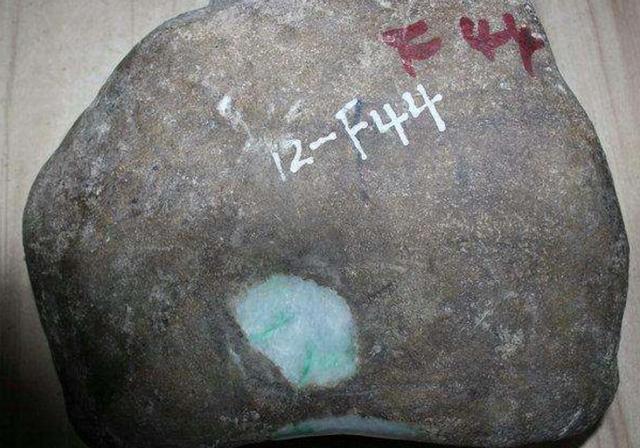 翡翠原石怎么鉴定？来看看翡翠原石的鉴定方法！-如何鉴定翡翠原石的真假识别视频