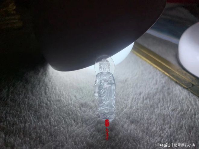 别误会翡翠原石，它只是一块石头，缺少的是发现它精美一面的眼睛-翡翠原石都有哪些功效与作用